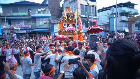 कृष्ण जन्माष्ठमीको रथयात्रा (तस्वीरमा)