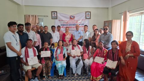 अर्जुनधाराका ७ अव्यवस्थित परिवारलाई लालपुर्जा